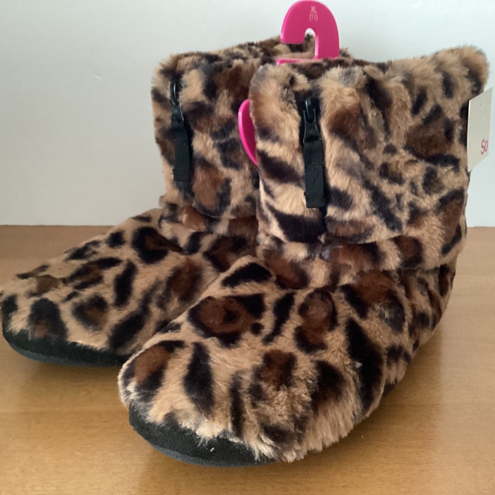 Plush Brown and Black Leopard Print Zip Up Bootie Style Slippers XL (11)
